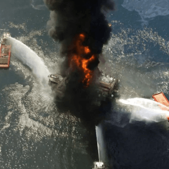 墨西哥湾石油泄漏10年后：油井越钻越深，法规越来越松